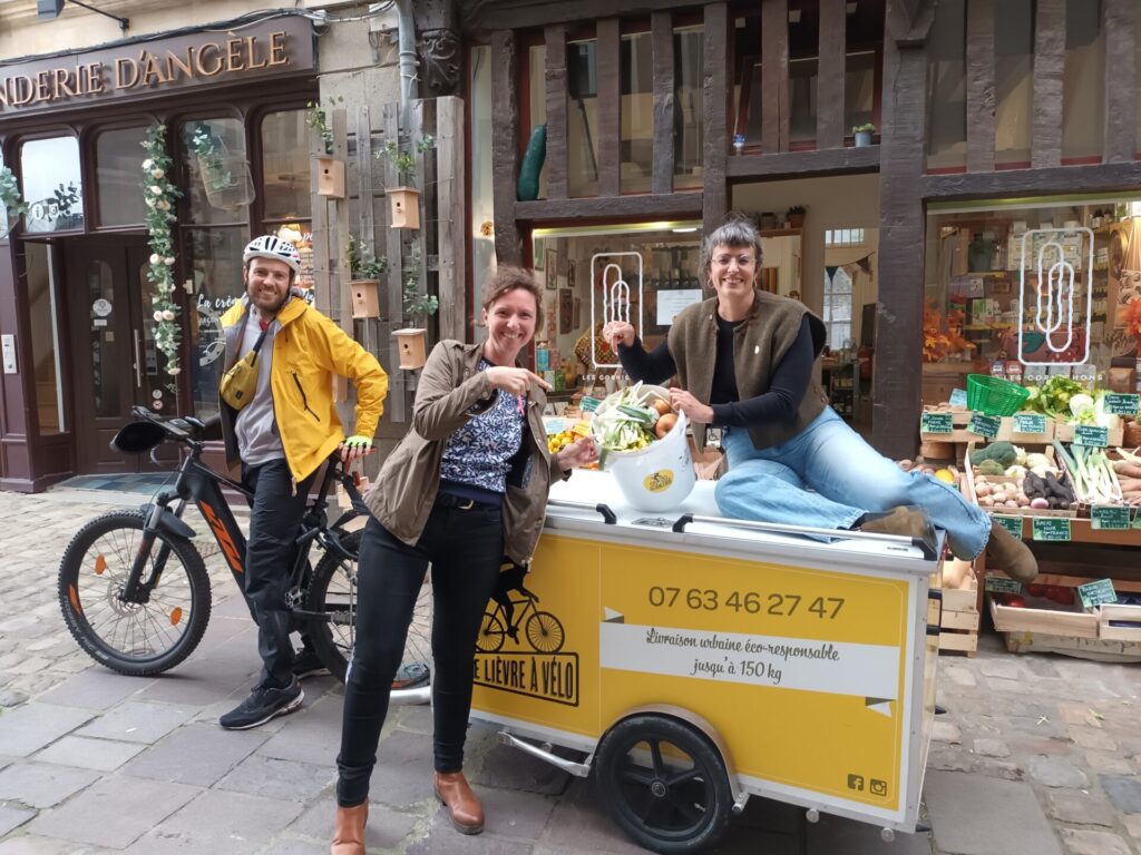 Mise_en_place_Collecte_Les Cornichons_Avec_Les_Pieds_Sur_Terre_Et_Le_Lievre_A_Velo